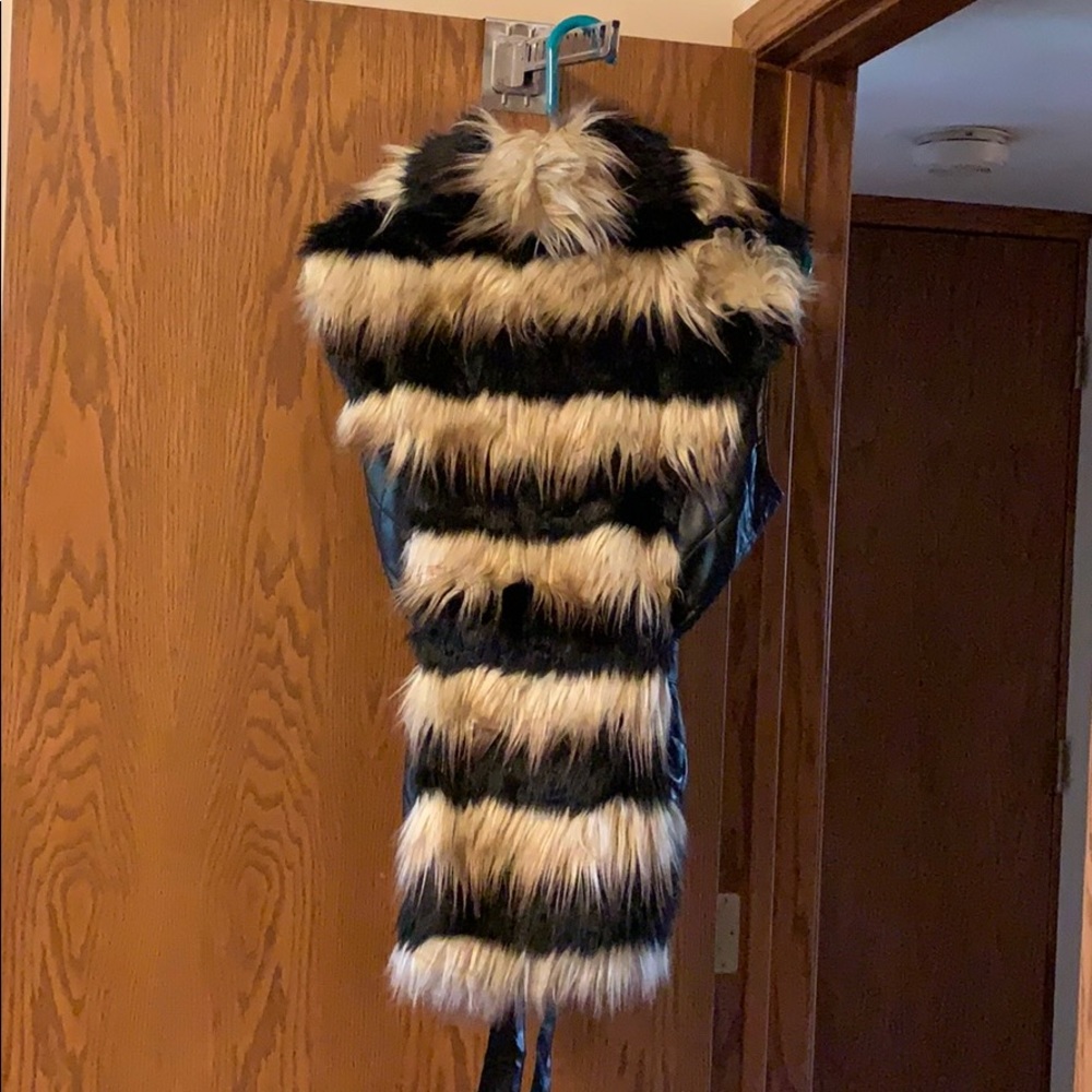 Black Fur Vest - Picture 2 of 3